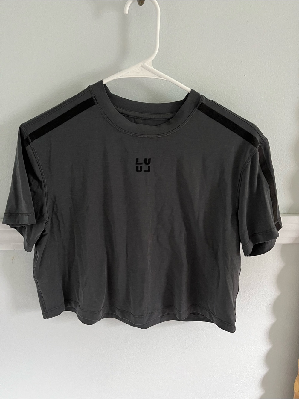 Lululemon Dark Gray Women's Cropped Athletic Tee